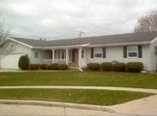 4521 Bleser Ct, Manitowoc, WI 54220