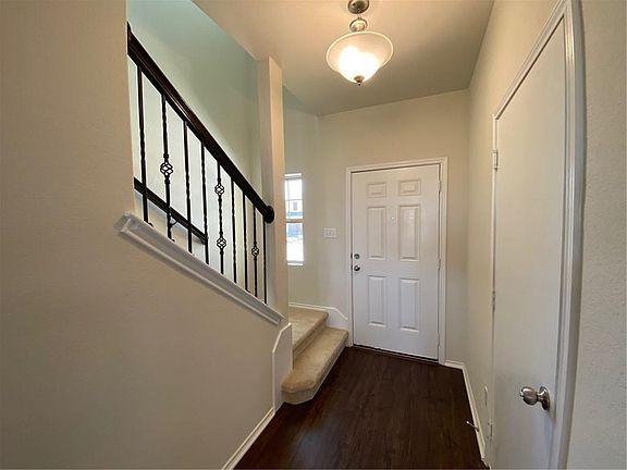 3rd image of 255 Zuma Dr