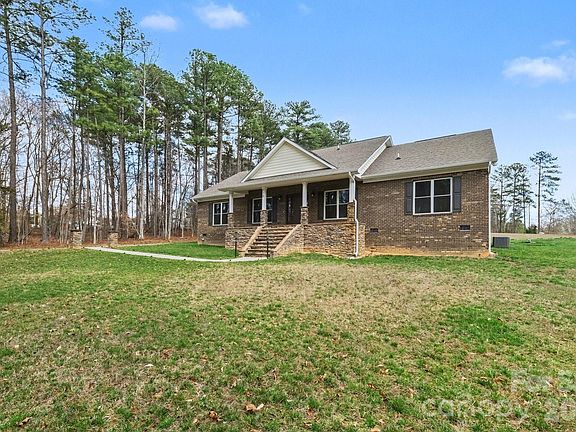 2nd image of 175 Cox Lake Rd