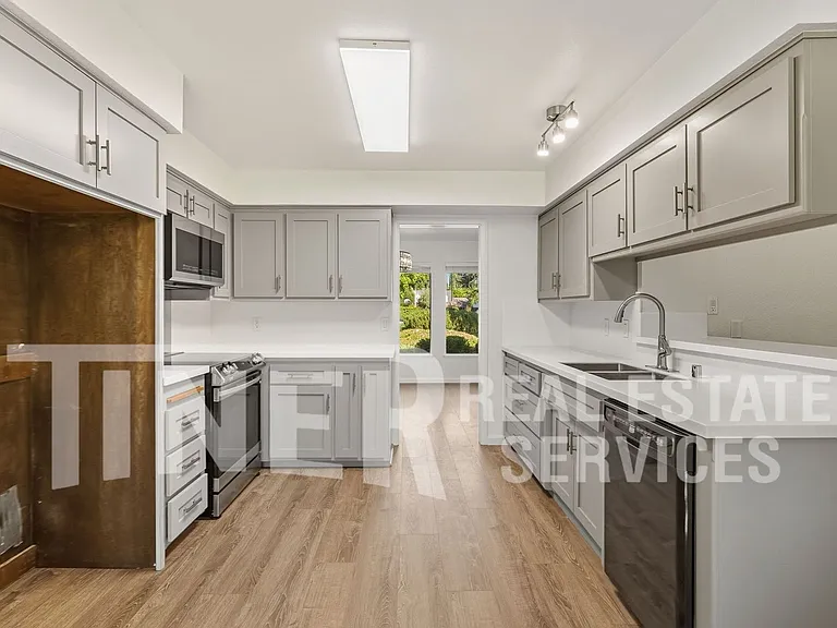 5100 Turnsberry Ct — Photo 12