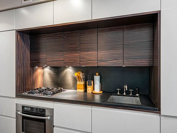 5th image of 55 Wall St APT 720