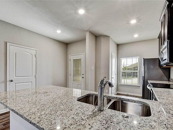 4th image of 217 Mount Vernon Way
