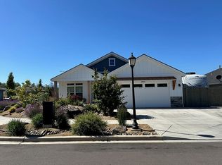 3890 Arizona Dr, Medford, OR