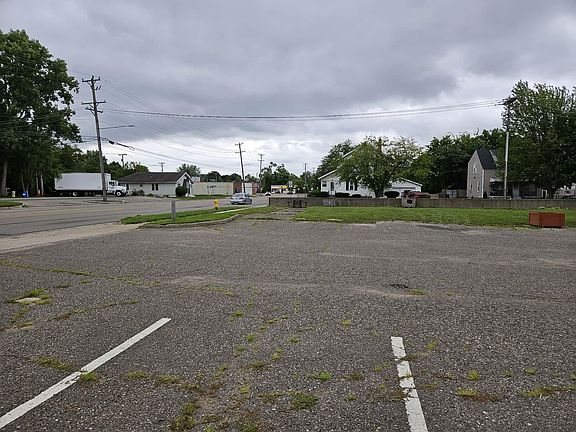 4th image of 210 Ecorse Rd