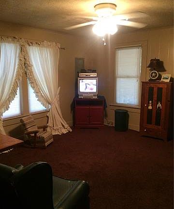 5th image of 905 College St