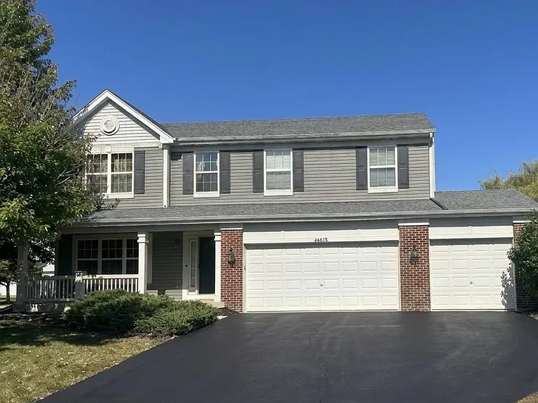 14615 Colonial Pkwy — Photo 1