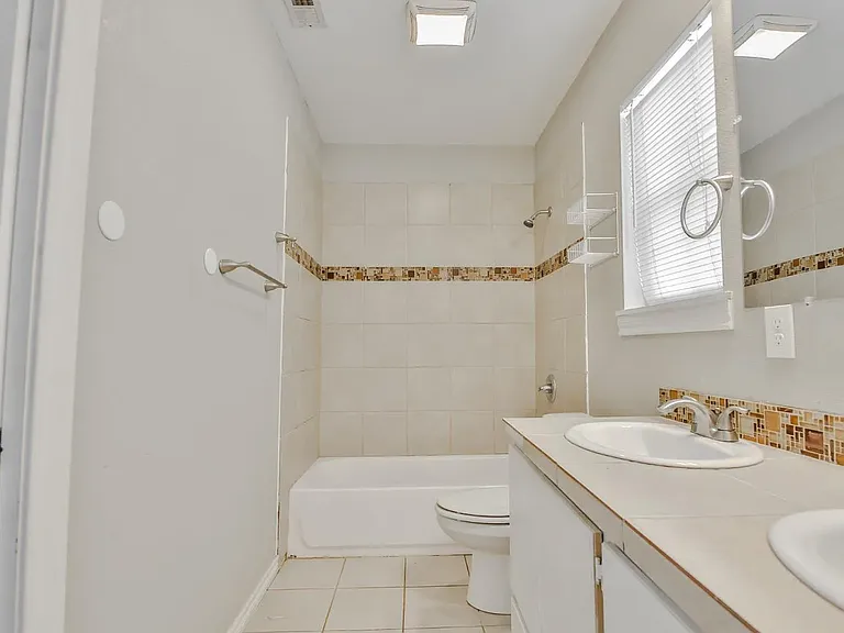 2302 20th St — Photo 10