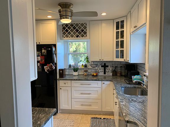 2nd image of 2091 Carabel Ave