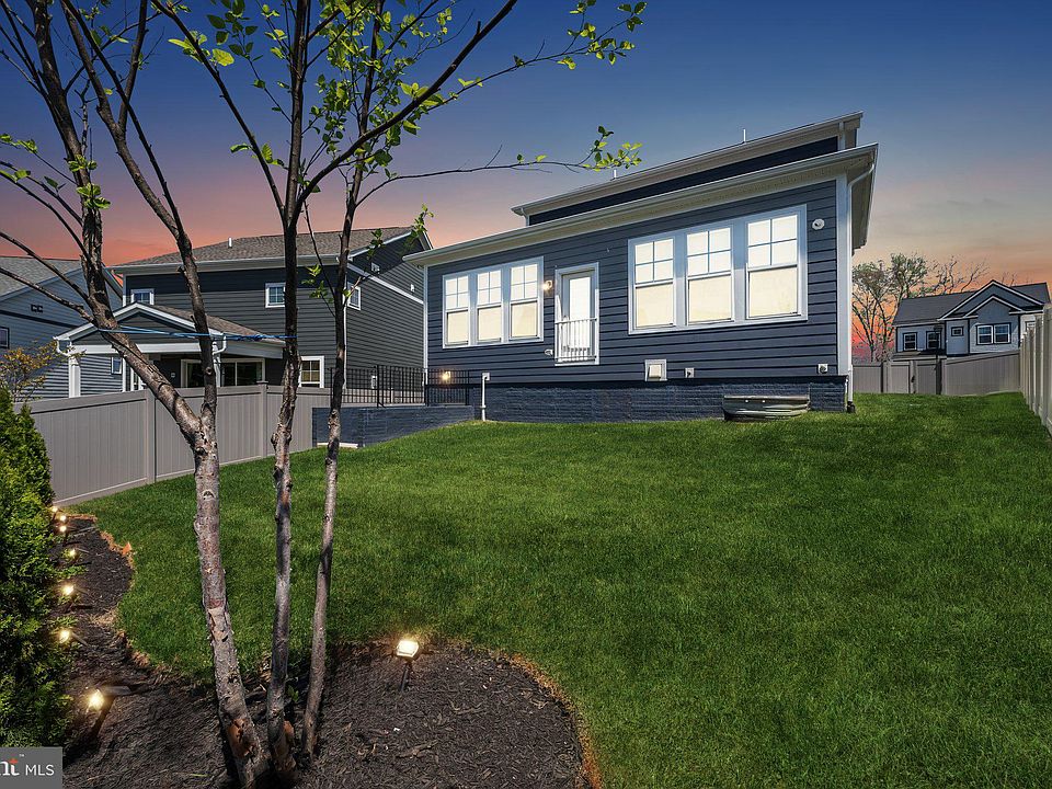 2nd image of 3888 Hillview Ct