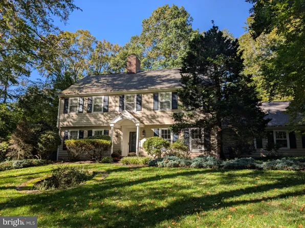 904 Chickadee Ln, West Chester, PA 19382