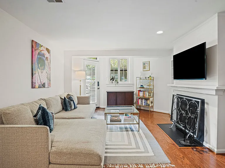 2101 N St NW #T3 — Photo 17