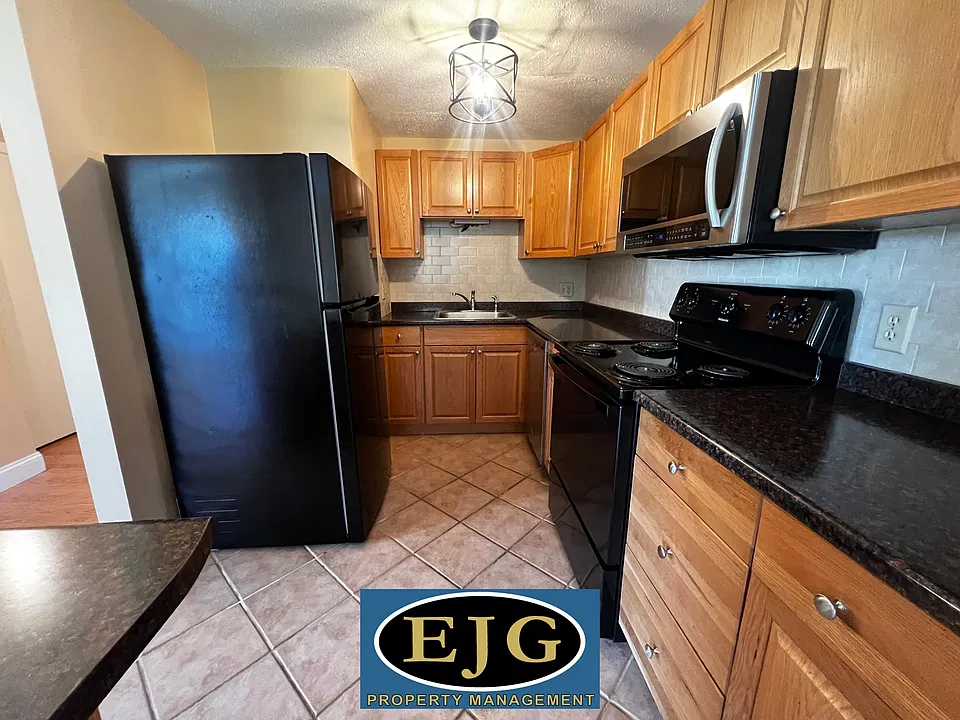 416 Elmwood Dr