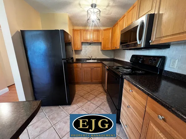 416 Elmwood Dr, Hudson, NH 03051