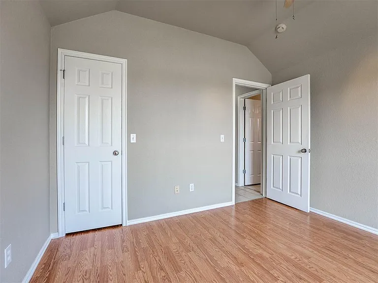 1209 Stoneridge Dr — Photo 5