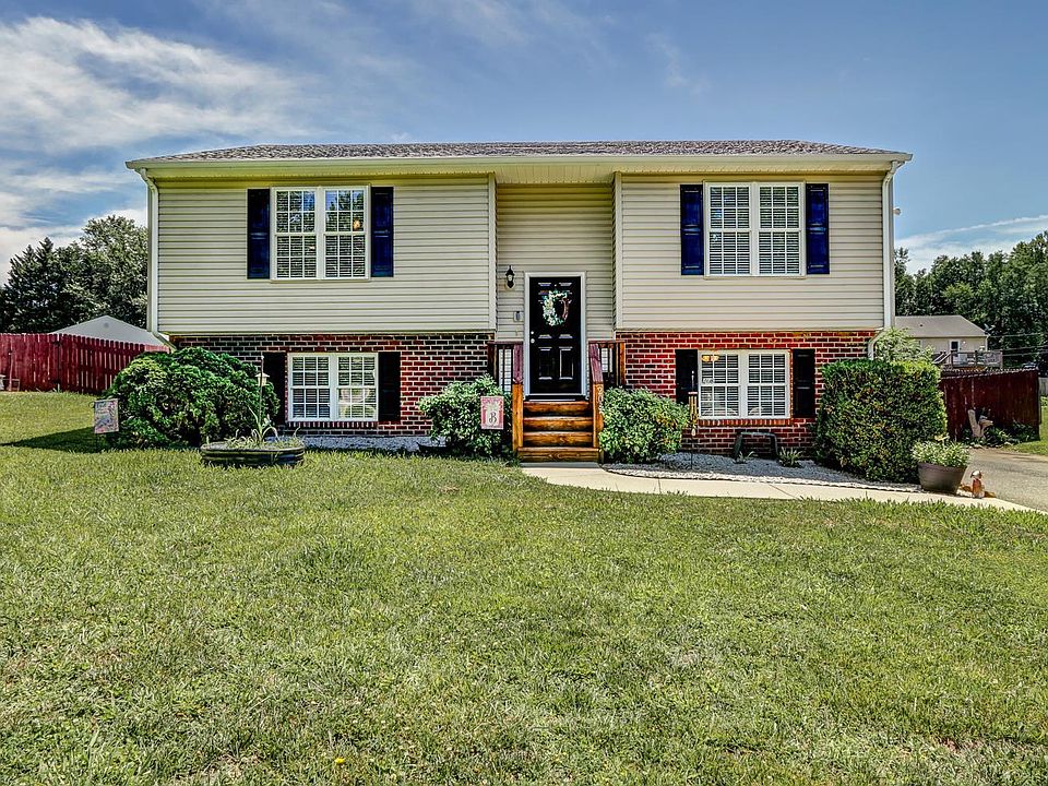 1st image of 208 Sweeney Cir