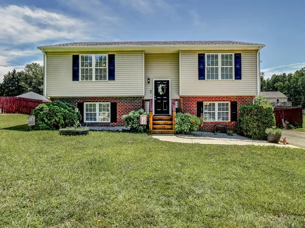 208 Sweeney Cir, Forest, VA 24551