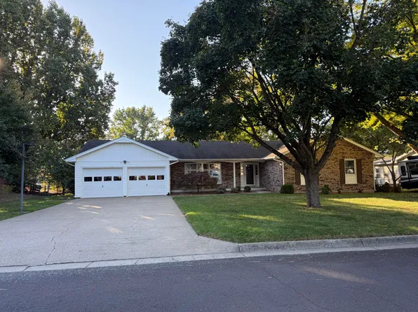 724 Briarwood Dr, Marshall, MO 65340
