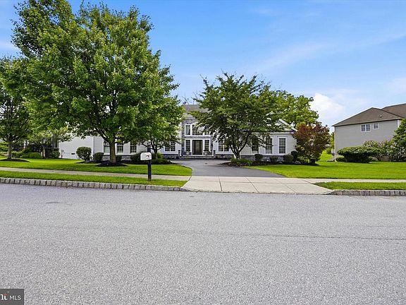 2nd image of 1476 E Stonington Dr