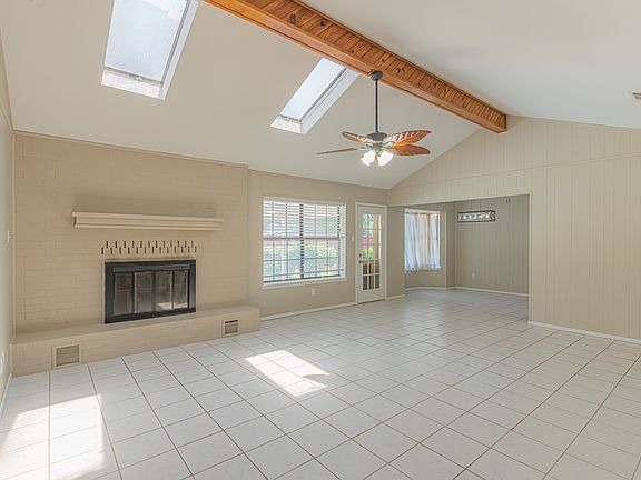 5th image of 1015 Meadowlark Ln