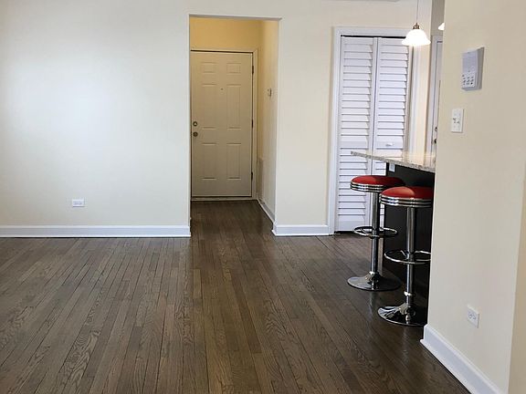 4th image of 3839 W Roscoe St #1W