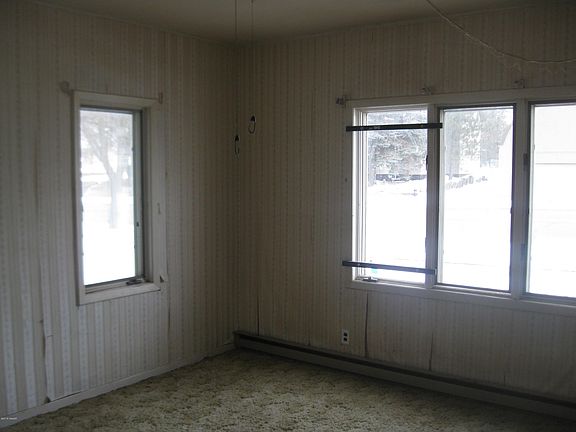 5th image of 213 N Broadway