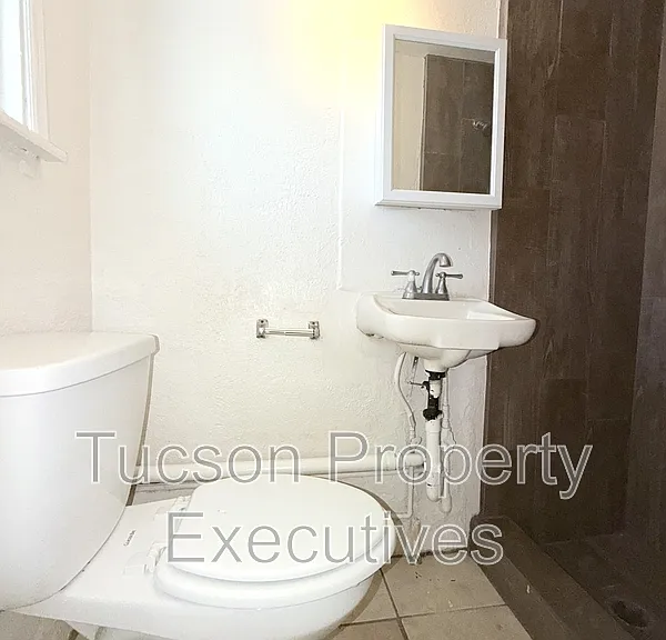 1233 E Mabel St #2 — Photo 7