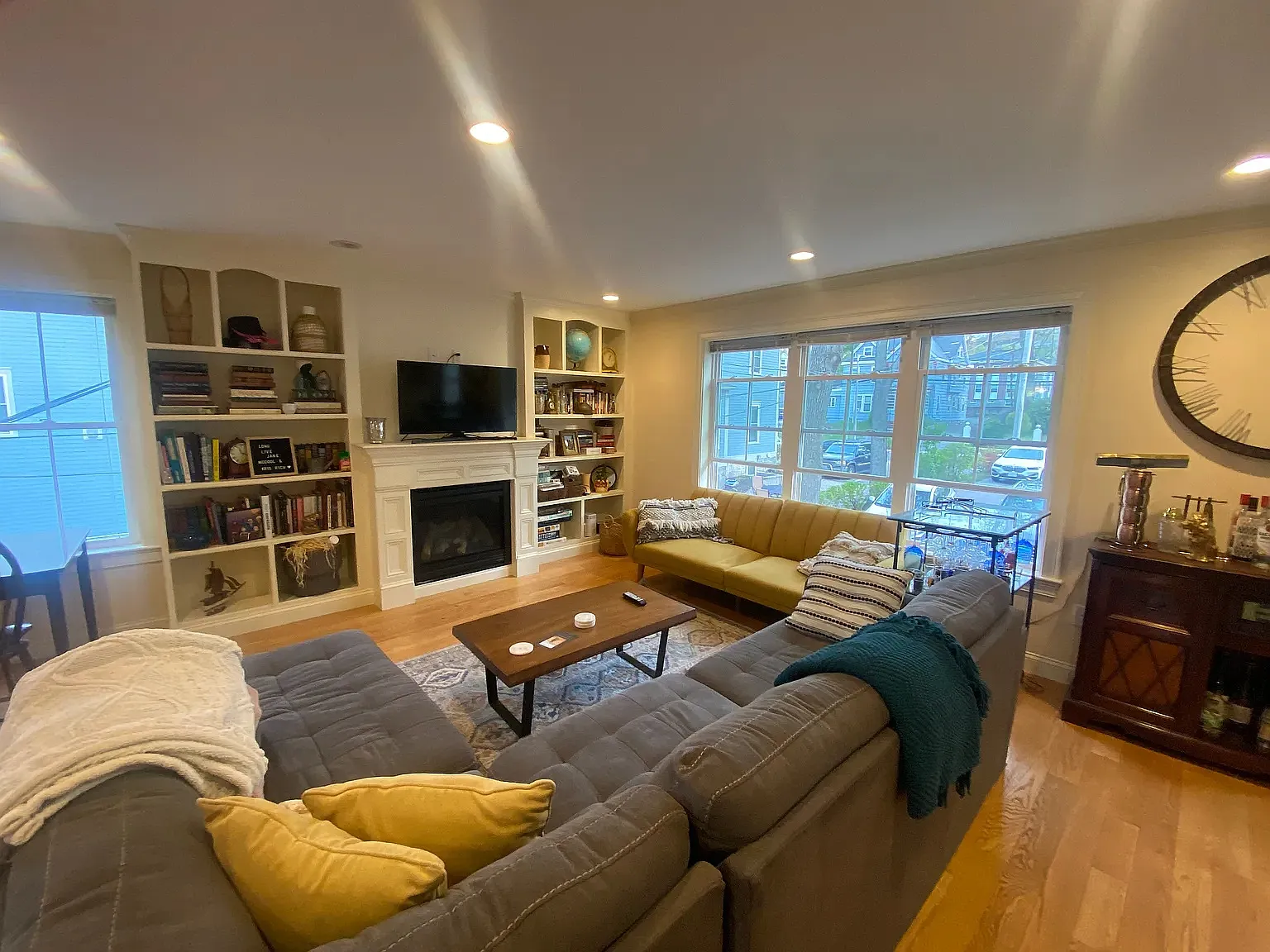 4 bed, 3.5 bath, 1650 sqft, $4,600 — Photo 2
