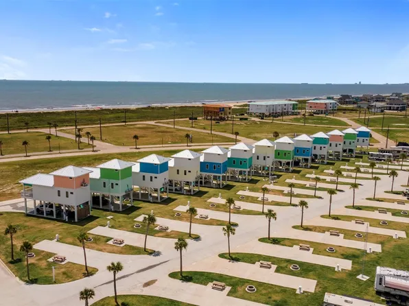 732 Seaside Dr, Crystal Beach, TX 77650