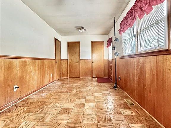 4th image of 2716 Woodbury Dr