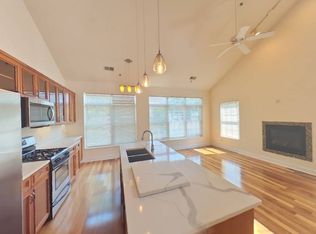 100 Erie St APT 401, Valparaiso, IN 46383