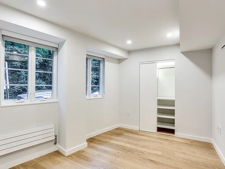 1 bedroom apartment in adams morgan with hardwood floors and built in closets
