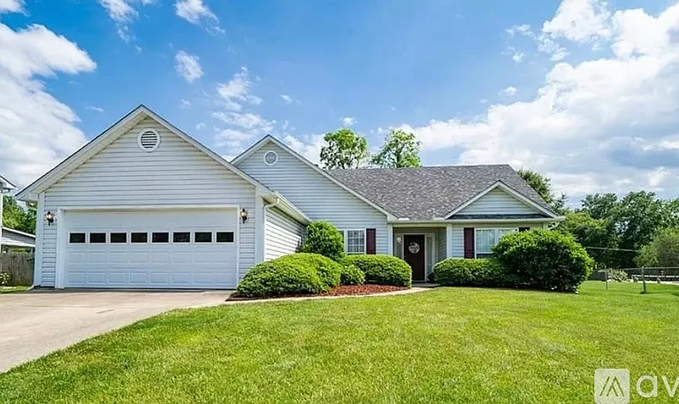1026 Thorncrest Dr — Photo 1