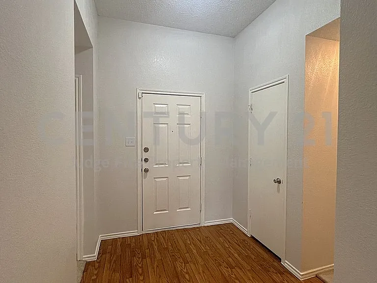 1616 Logan Dr — Photo 4