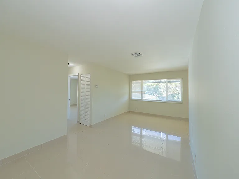Interior_938NorthernDr_LP_1_11142025