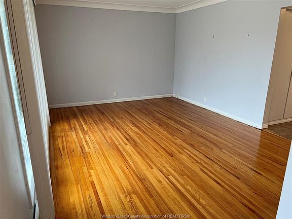 5th image of 3989 Mount Royal Dr