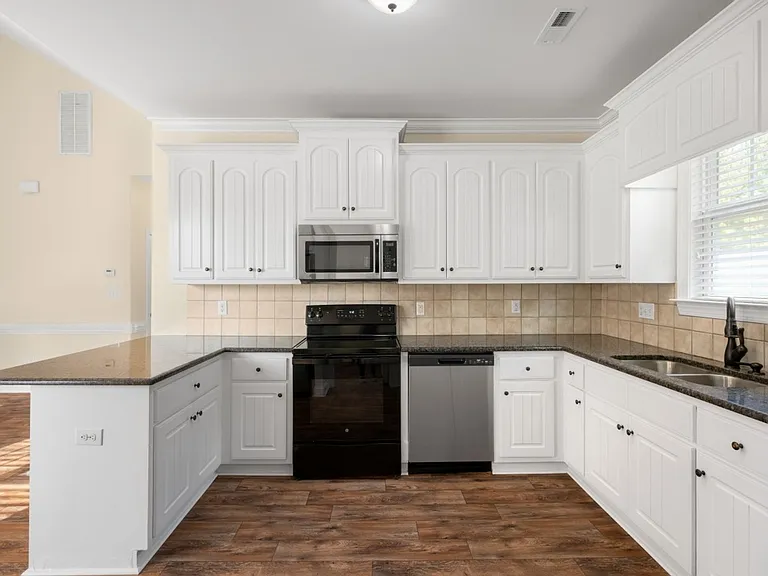 2508 Chelsea Dr NW — Photo 14
