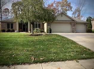 8215 Fieldcrest Ct, Fort Wayne, IN 46825
