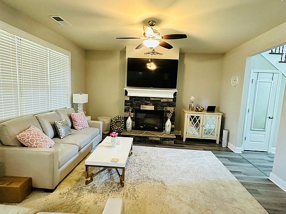 2nd image of 122 Bramble Way