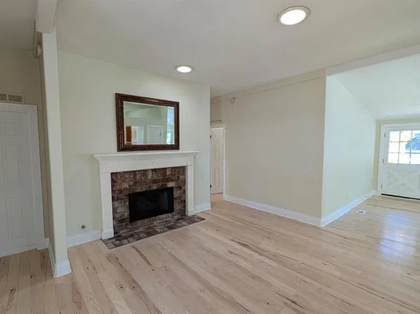 5447 Don Luis Dr, Carlsbad, CA 92010