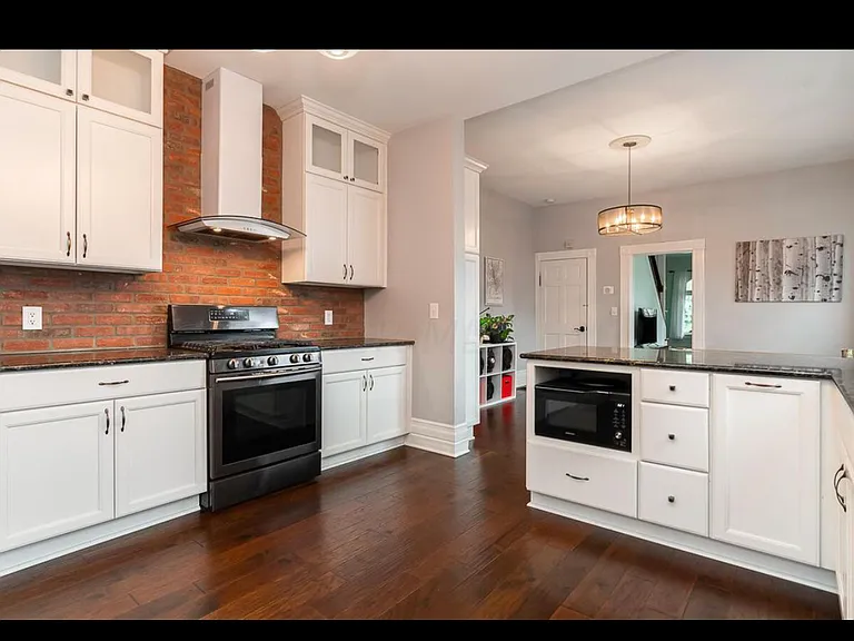 383 King Ave — Photo 9