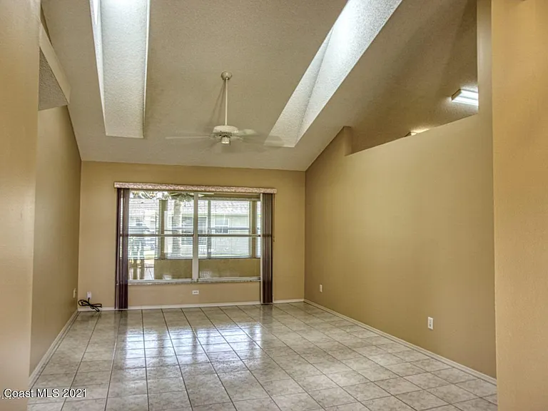 805 Crossbow Dr — Photo 5