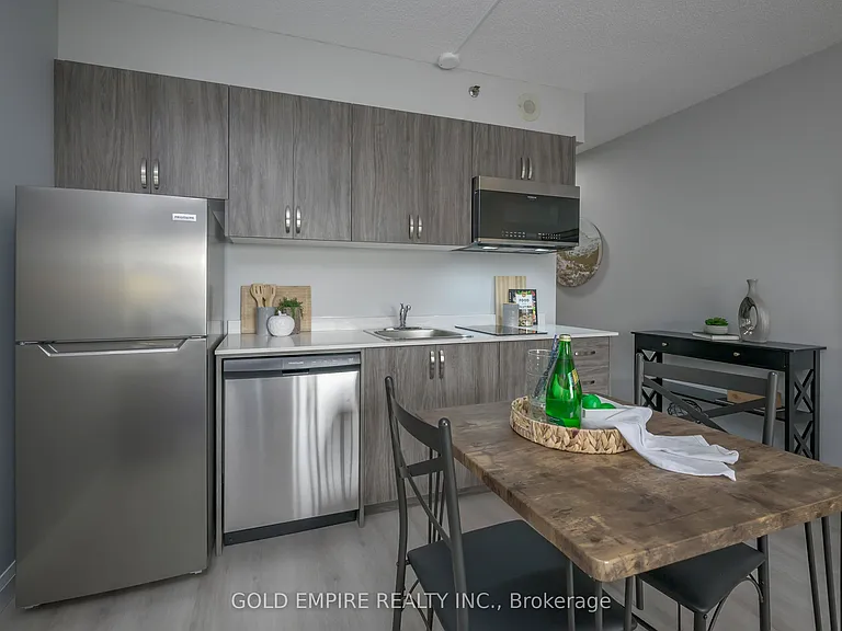 300 King St #STUDIO — Photo 8