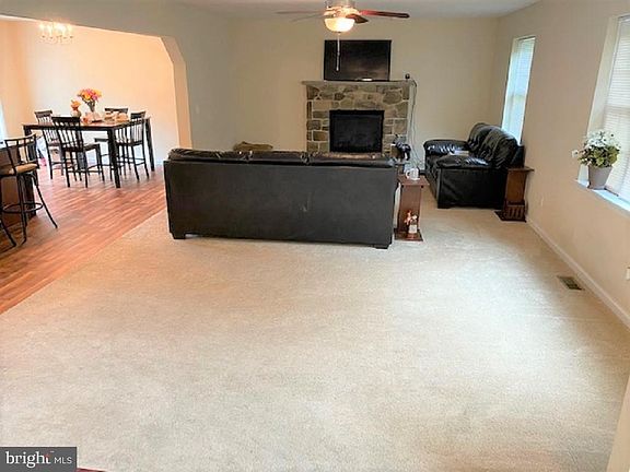 4th image of 536 Hearthstone Cir
