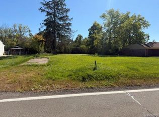 9205 Church Rd, Grosse Ile, MI 48138