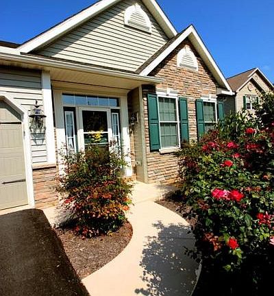 2nd image of 37 Chamberlain Ln