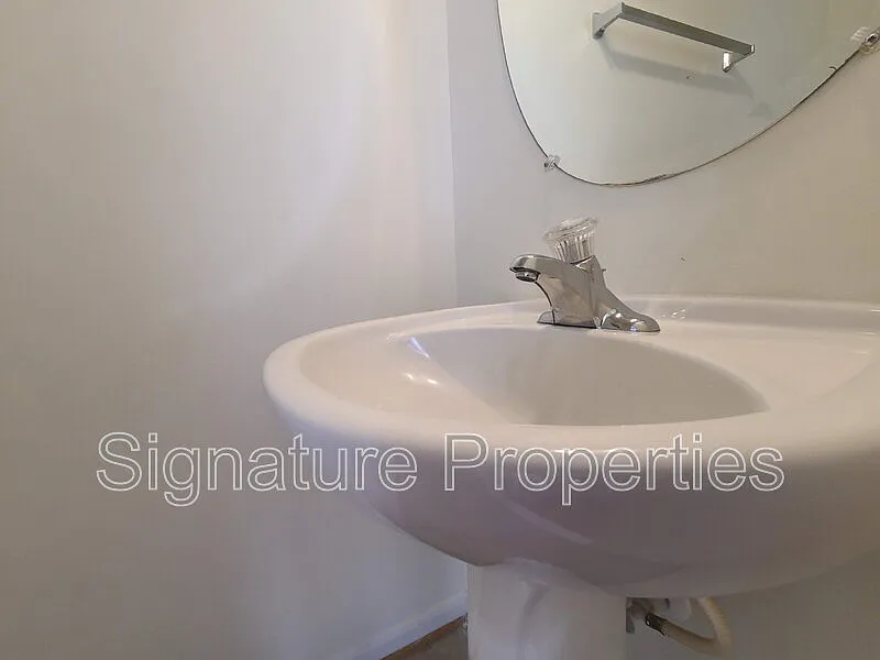 3 bed, 3.5 bath, 2386 sqft, $2,550 — Photo 4