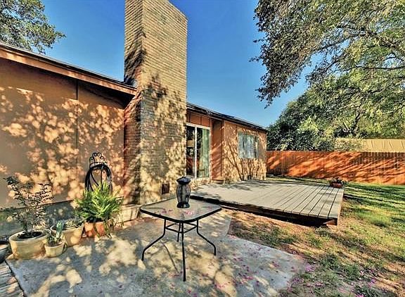 5th image of 2200 E Riviera Dr