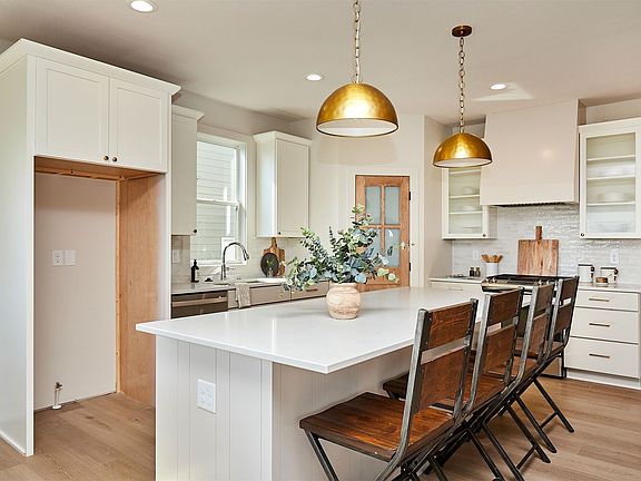 4th image of 6011 NE Sherman Dr