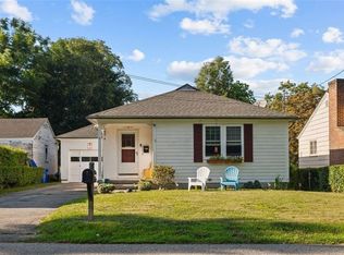 2 Hillside Rd, Bristol, RI 02809