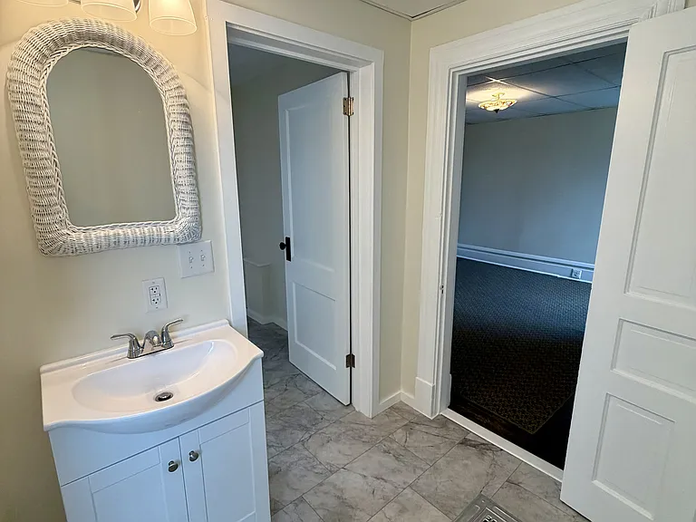 Full bath on second floor.